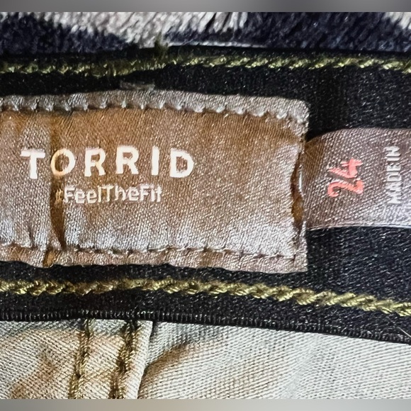 Cute Camouflage Skinny Jeans with Pockets (Size 24) - Picture 8 of 8